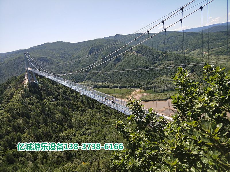 施工案例：山东景区玻璃吊桥已经顺利完工