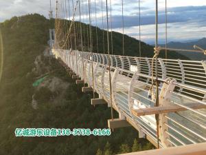 琵岩山玻璃吊桥、步步惊心，高空秋千、滑索